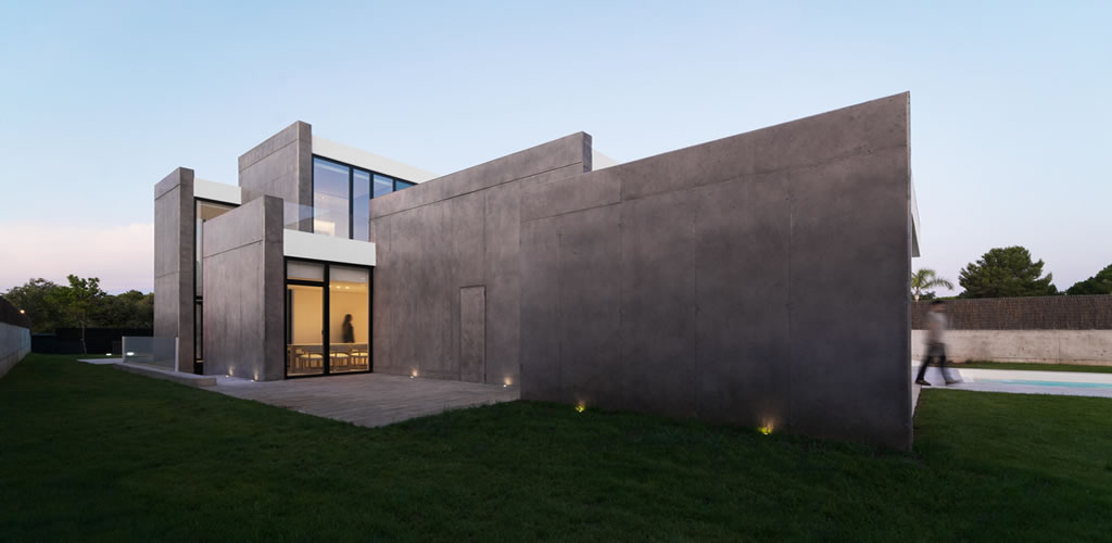 Casa Tangente / Ruben Muedra Estudio de Arquitectura