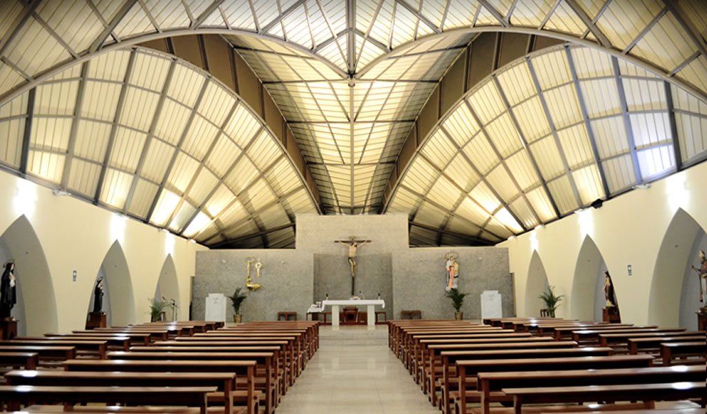 Iglesia Nuestra Señora de la Consolación / Allan Cornejo Arquitecto