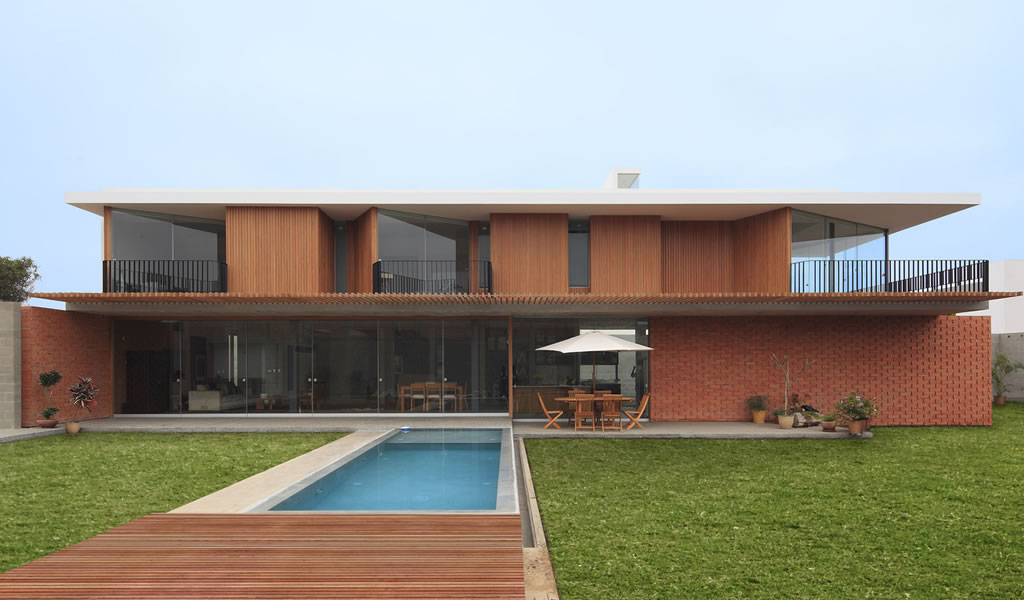 Casa ChaPa / Poggione + Biondi Arquitectos