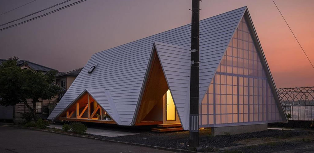 La increíble casa en forma de tienda de campaña diseñada por Takeru Shoji