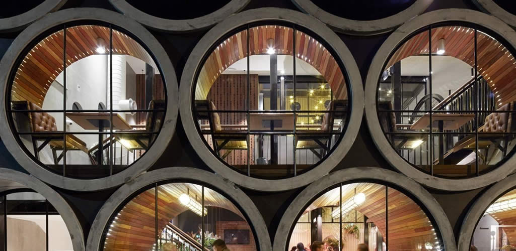Tubos de hormigón transformados en elementos arquitectónicos y espacios habitables