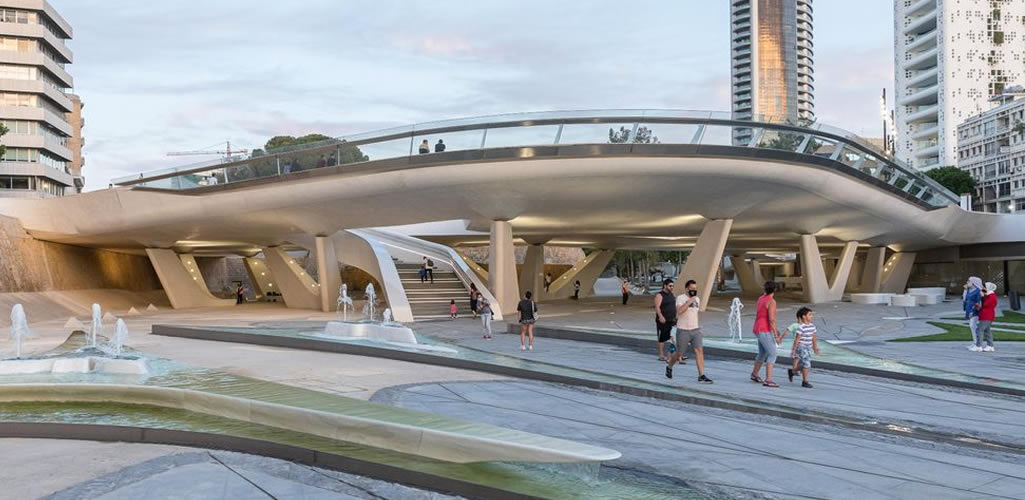 La plaza de Zaha Hadid, un símbolo para unir una ciudad históricamente dividida