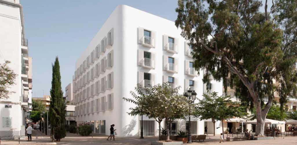 The Standard y Oskar Kohnen diseñan un hotel isleño para hacer referencia a la "época dorada de Ibiza"