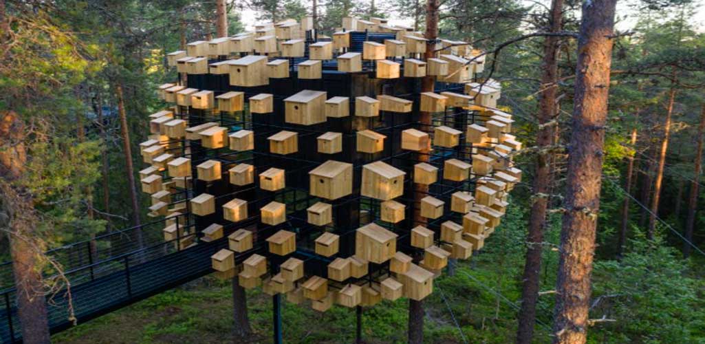 BIG envuelve la casa del árbol del hotel de Laponia en 350 casas para pájaros
