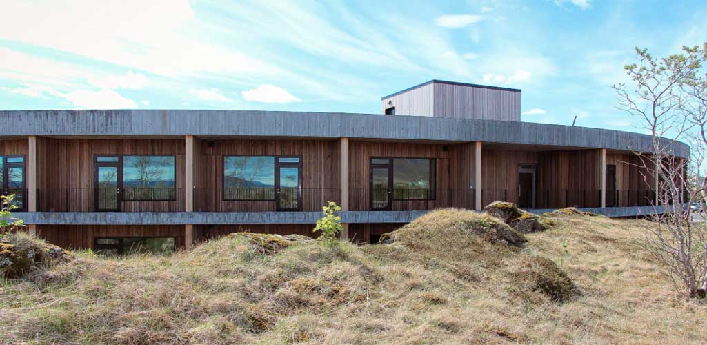 Loop Architects completa un hogar de ancianos en forma de anillo para pacientes con demencia en Islandia