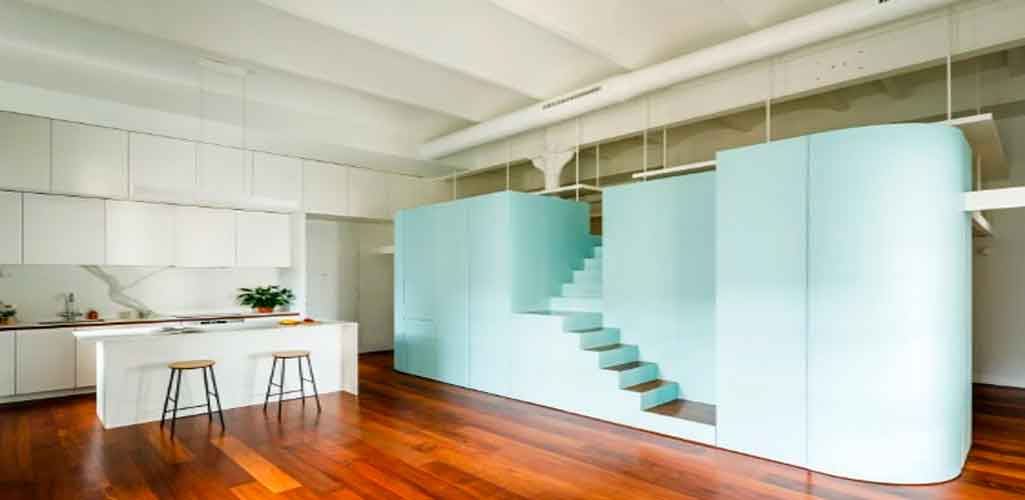 Casas que usan el color para convertir las escaleras en declaraciones
