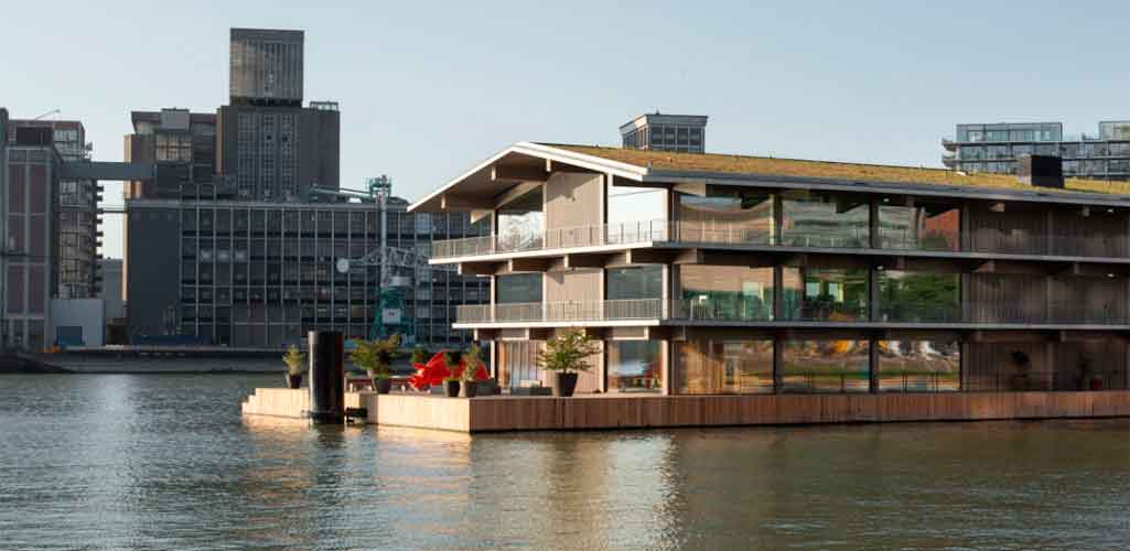 Powerhouse Company construye una oficina flotante en el Rijnhaven de Róterdam