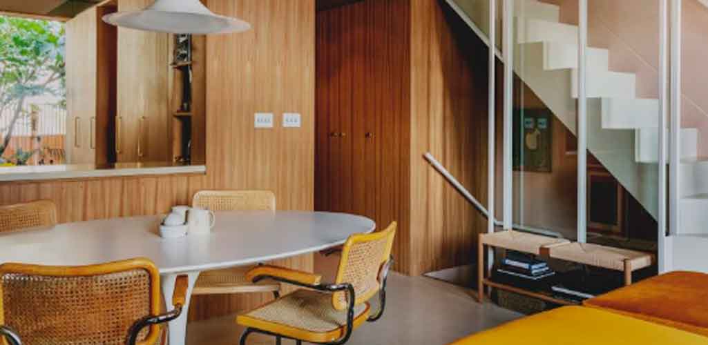 Interiores coloridos y cómodos al estilo de los años 70