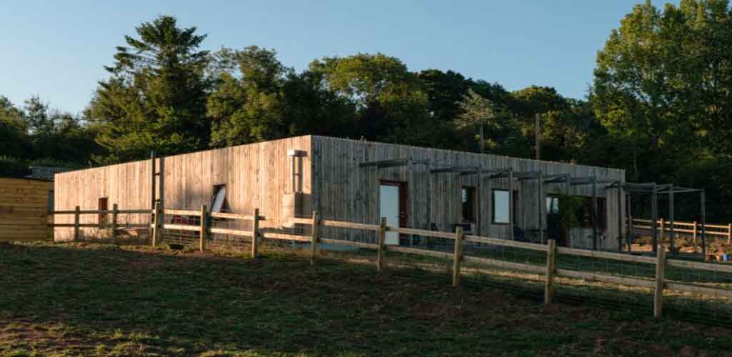 Studio Bark construye Nest House desmontable con estudiantes de arquitectura