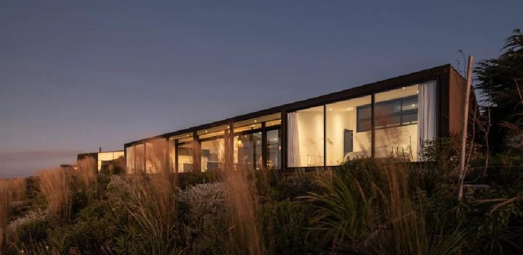 Diseñan una casa de en forma de U con vistas al océano Pacífico