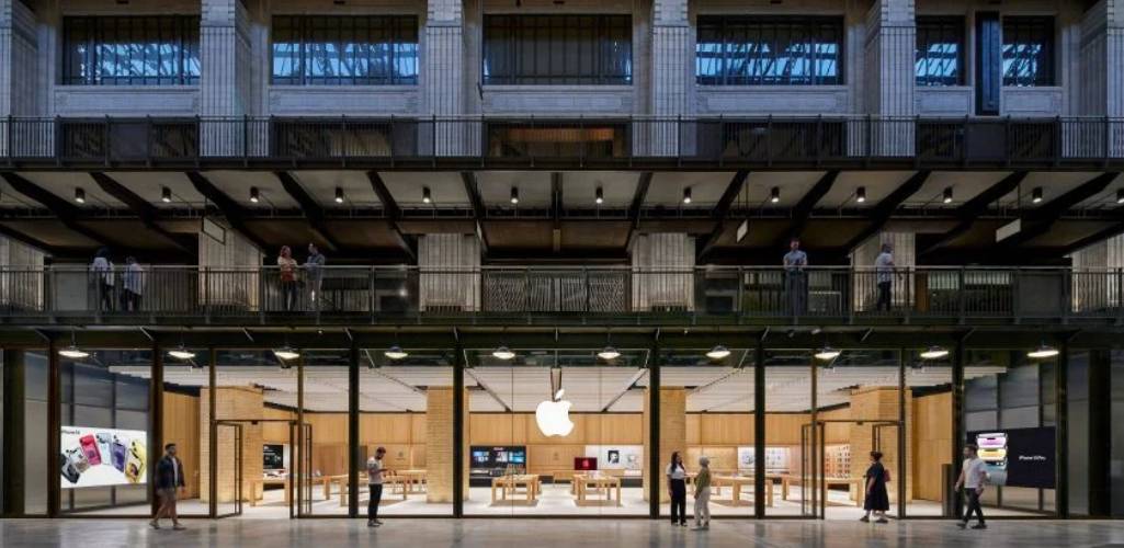 Foster + Partners ha diseñado un espacio comercial definido como lo último en la "evolución de las Apple Store"