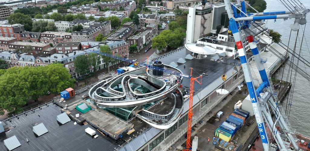 El impresionante tornado de acero de MAD se eleva en el Museo Fénix de Rotterdam