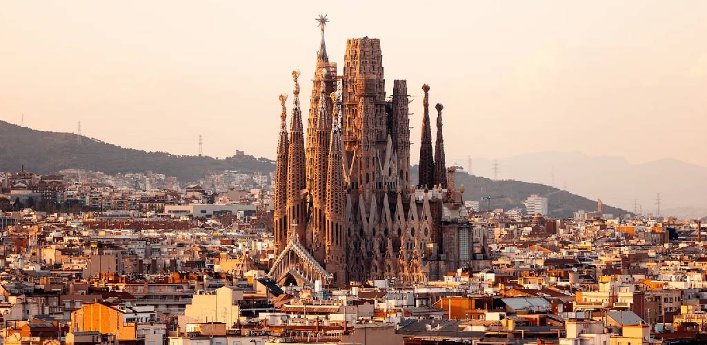 La Sagrada Familia alcanzará un hito en 2025 con la torre más alta de Cataluña